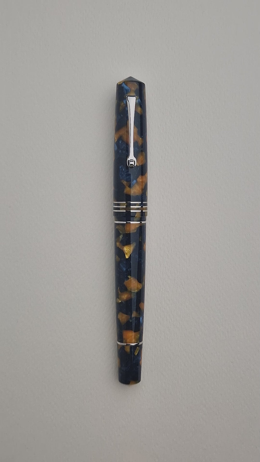 Leonardo Momento Zero Grande 2.0 Crepuscolo Marino Fountain Pen (Stainless Steel) - Promotional Video | EndlessPens